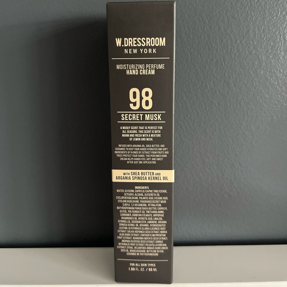 W.Dressroom #98, Secret Musk Moisturizing Perfume Hand Cream
